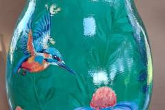 Groene vaas € 150 hoogte 37 cm opening hals 15 cm