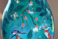 Groene vaas € 150 hoogte 37 cm opening hals 15 cm